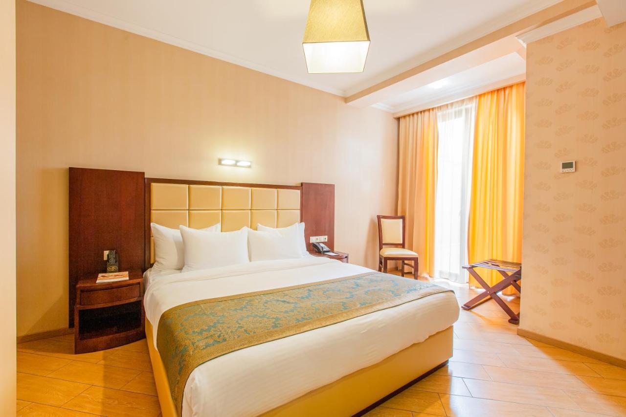 Kmm Hotel Tiflis Oda fotoğraf